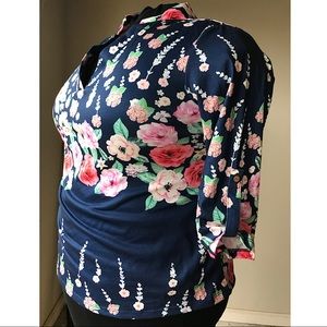 Navy blue Vneck floral 3/4 sleeve with roll up tab